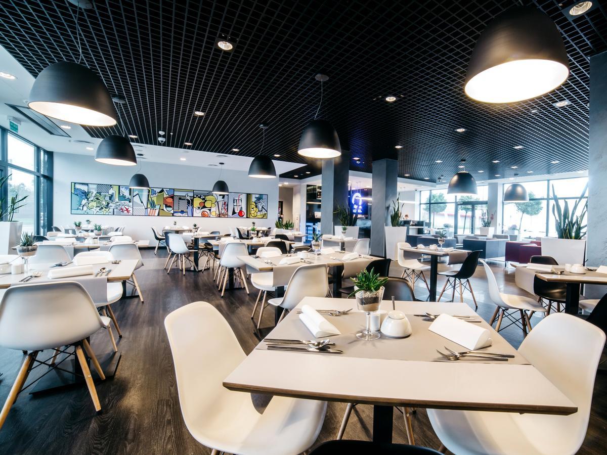 Q Hotel คราคูฟ ภายนอก รูปภาพ